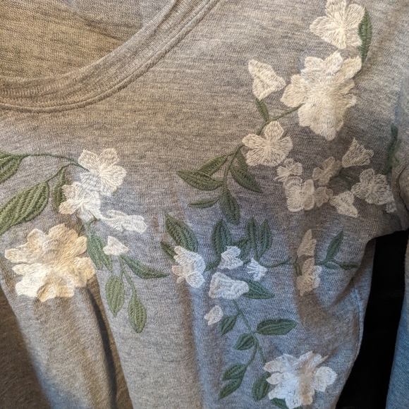 NWOT Embroidered Top - Picture 2 of 6